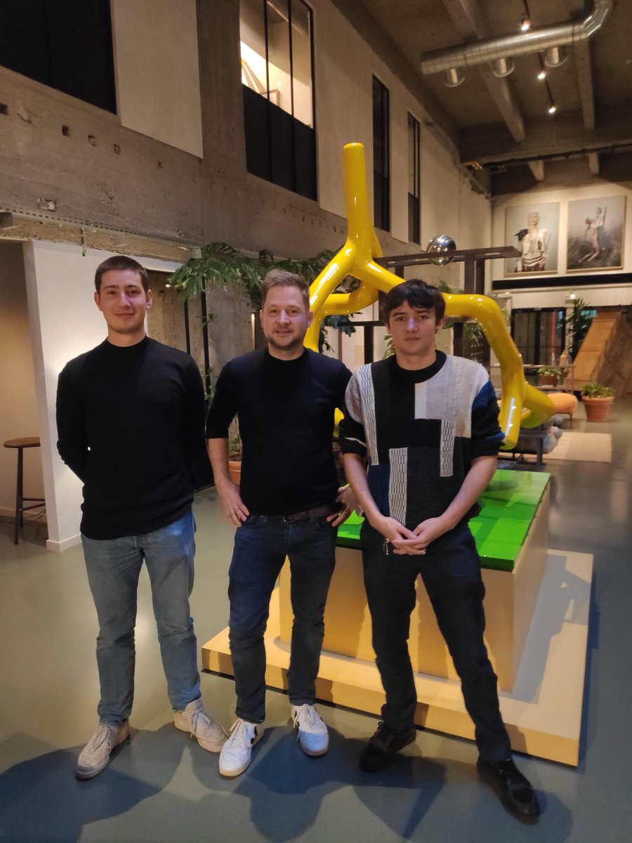 spiro_create's tweet image. Today our 2 week period of pitching ended. 

Special thanks to @nicolasdesle , @DuvalBranding and @kandesign for giving us new insights about our concept.