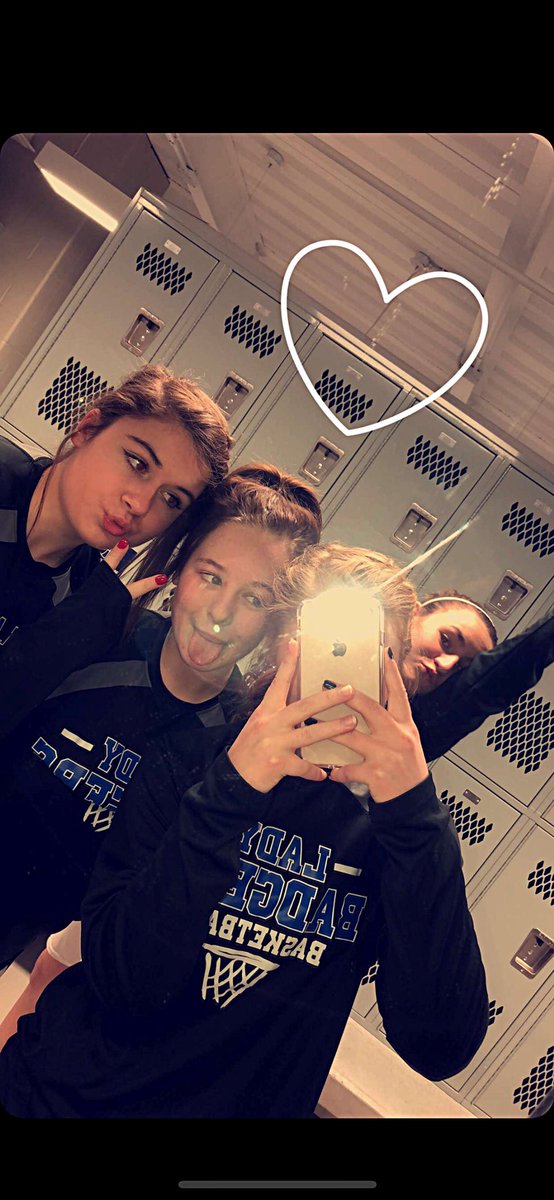 madelynrau01's tweet photo. happy bday lyds!!! miss you so so much!!!❤️❤️❤️ https://t.co/Sk75rZ4lJa