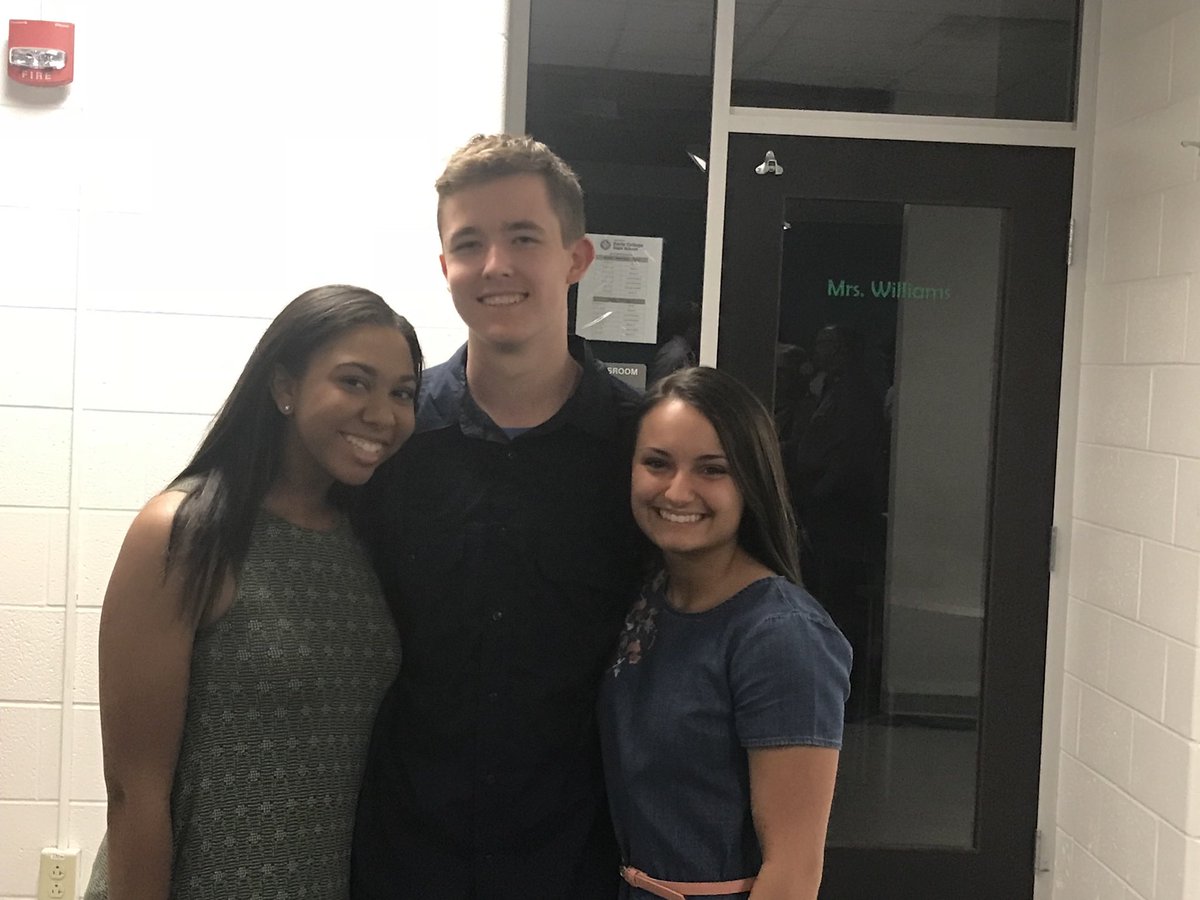 Sean_Woolard26's tweet photo. Happy Birthday to a true friend 🥳 Keep killing everything you do 🤪👊🏽 https://t.co/0vlfH2hj2n