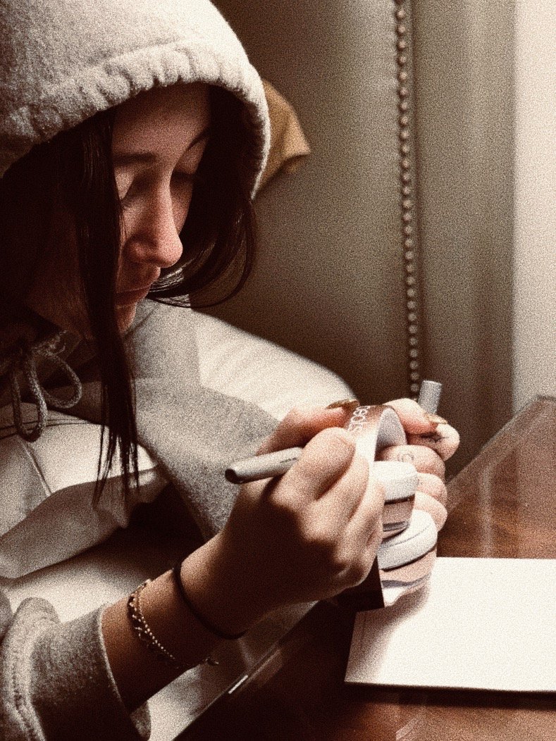 noahcyrus's tweet photo. i’m giving away a dope pair of headphones i signed 🎧 🖤 enter to win em here! https://t.co/2Jac02wOia https://t.co/FevDv6OMwk
