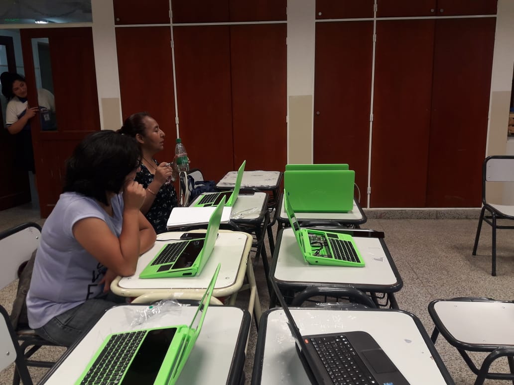 profemarciaa's tweet photo. Taller  uso de Equipos PI TOP en el Colegio 5070 @cristian_ortin @MEducacionSalta @JoanaChocobar @aniberruezo @MaggieRuizV @MarcelKaRamirez #Saltatransformaescuelas #AprenderConectadosSalta https://t.co/LjorflKVcf