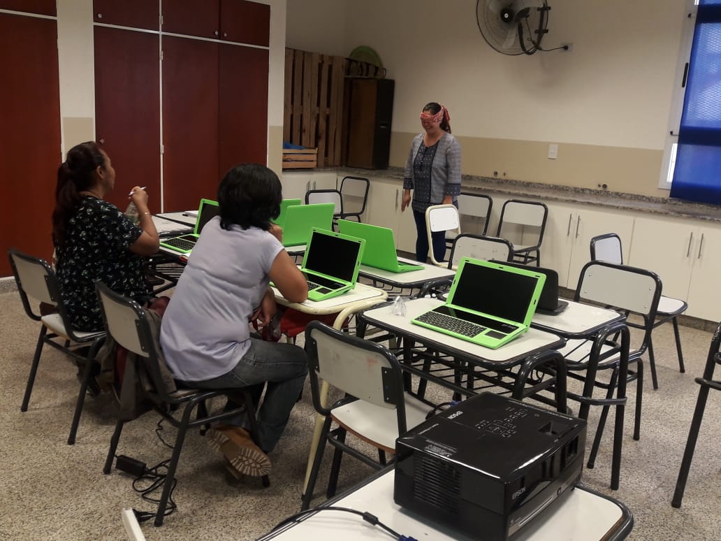 profemarciaa's tweet photo. Taller  uso de Equipos PI TOP en el Colegio 5070 @cristian_ortin @MEducacionSalta @JoanaChocobar @aniberruezo @MaggieRuizV @MarcelKaRamirez #Saltatransformaescuelas #AprenderConectadosSalta https://t.co/LjorflKVcf