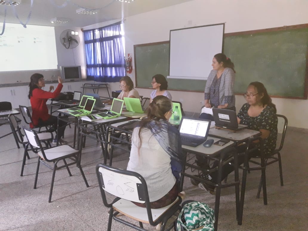 profemarciaa's tweet photo. Taller  uso de Equipos PI TOP en el Colegio 5070 @cristian_ortin @MEducacionSalta @JoanaChocobar @aniberruezo @MaggieRuizV @MarcelKaRamirez #Saltatransformaescuelas #AprenderConectadosSalta https://t.co/LjorflKVcf
