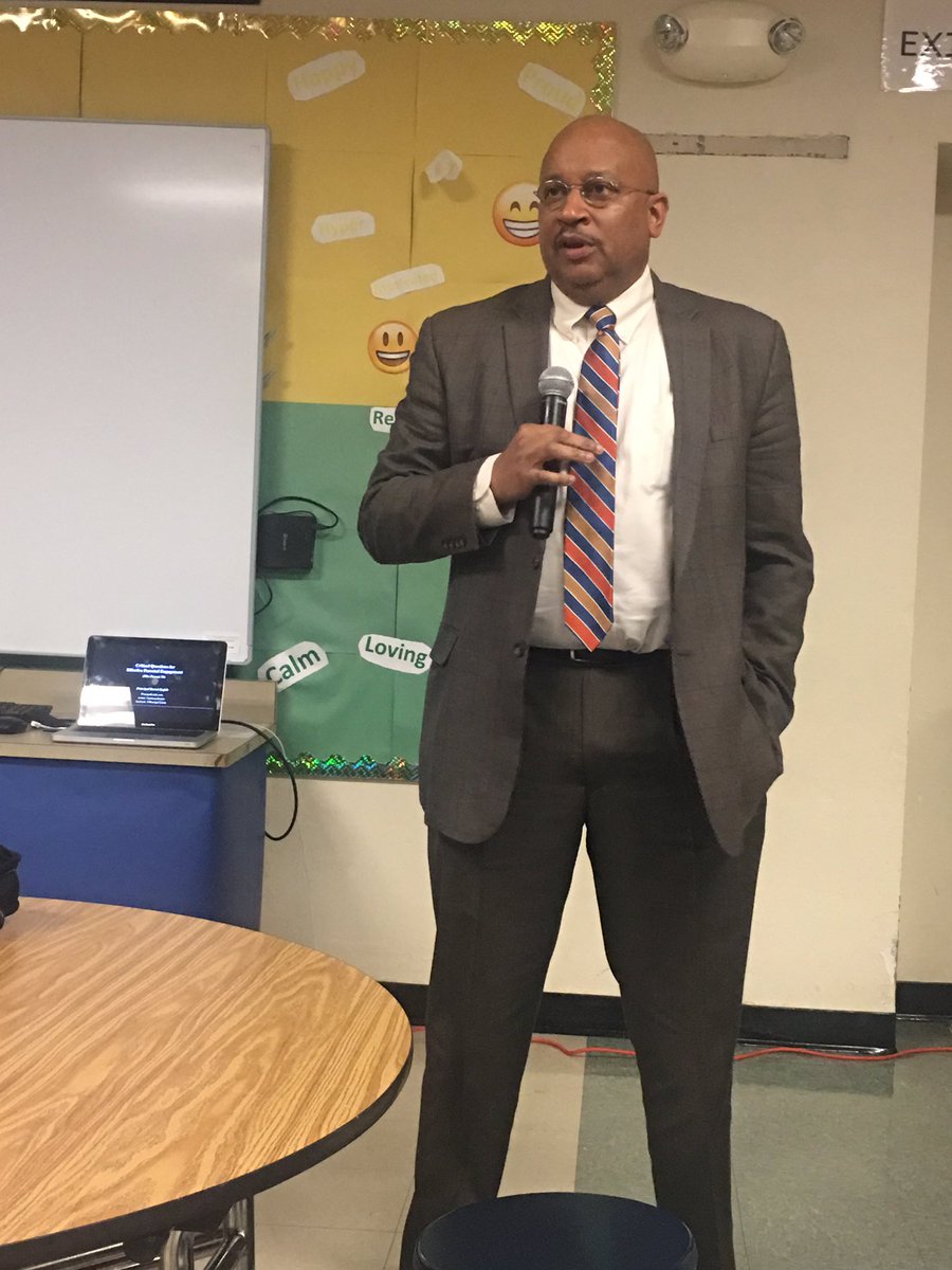 An energizing evening at HOH! <a href="/PrincipalKafele/">Principal Kafele</a> motivated parents of our MBK and B.A.STAR scholars to define their legacy via their own reflection in the parenting mirror and Sara Feliz challenged scholars to be Unlimited! 🔥⭐️@PrincipalofHOH @NewburghSup