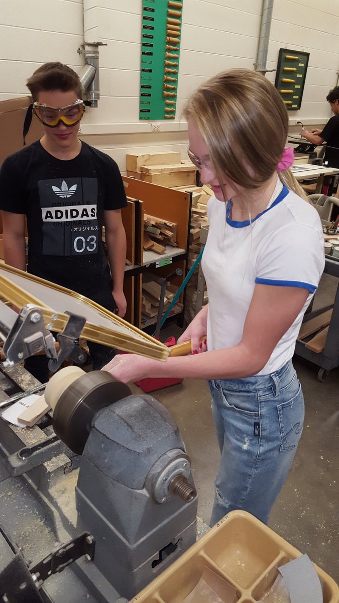 SchradleCFMS's tweet photo. Hailey G. and Nathan D. making the chips fly in 8th grade woods! 
#CFMSrocks #MIGHTYCARDINALS https://t.co/ZWBWcYQGsP