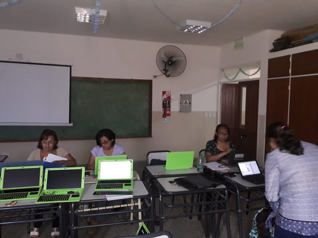 profemarciaa's tweet photo. Taller  uso de Equipos PI TOP en el Colegio 5070 @cristian_ortin @MEducacionSalta @JoanaChocobar @aniberruezo @MaggieRuizV @MarcelKaRamirez #Saltatransformaescuelas #AprenderConectadosSalta https://t.co/LjorflKVcf