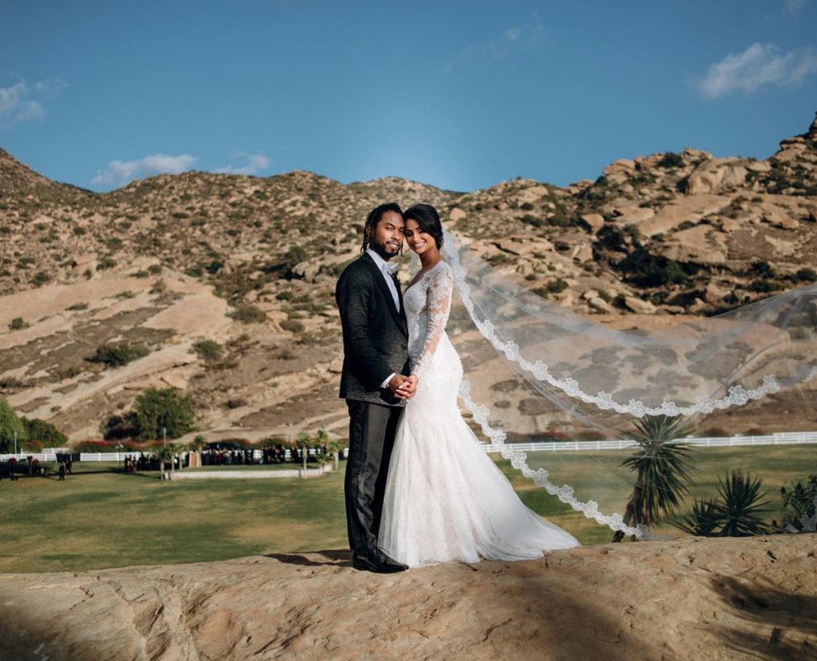 A vision in @moniquelhuillierbride  😍 Is anyone else as obsessed with @nazaninmandi’s bridal look as we are? Come see us to shop our Monique Lhuillier Bliss Dresses! Congratulations to the beautiful couple. #MonqiueLhuillierBliss