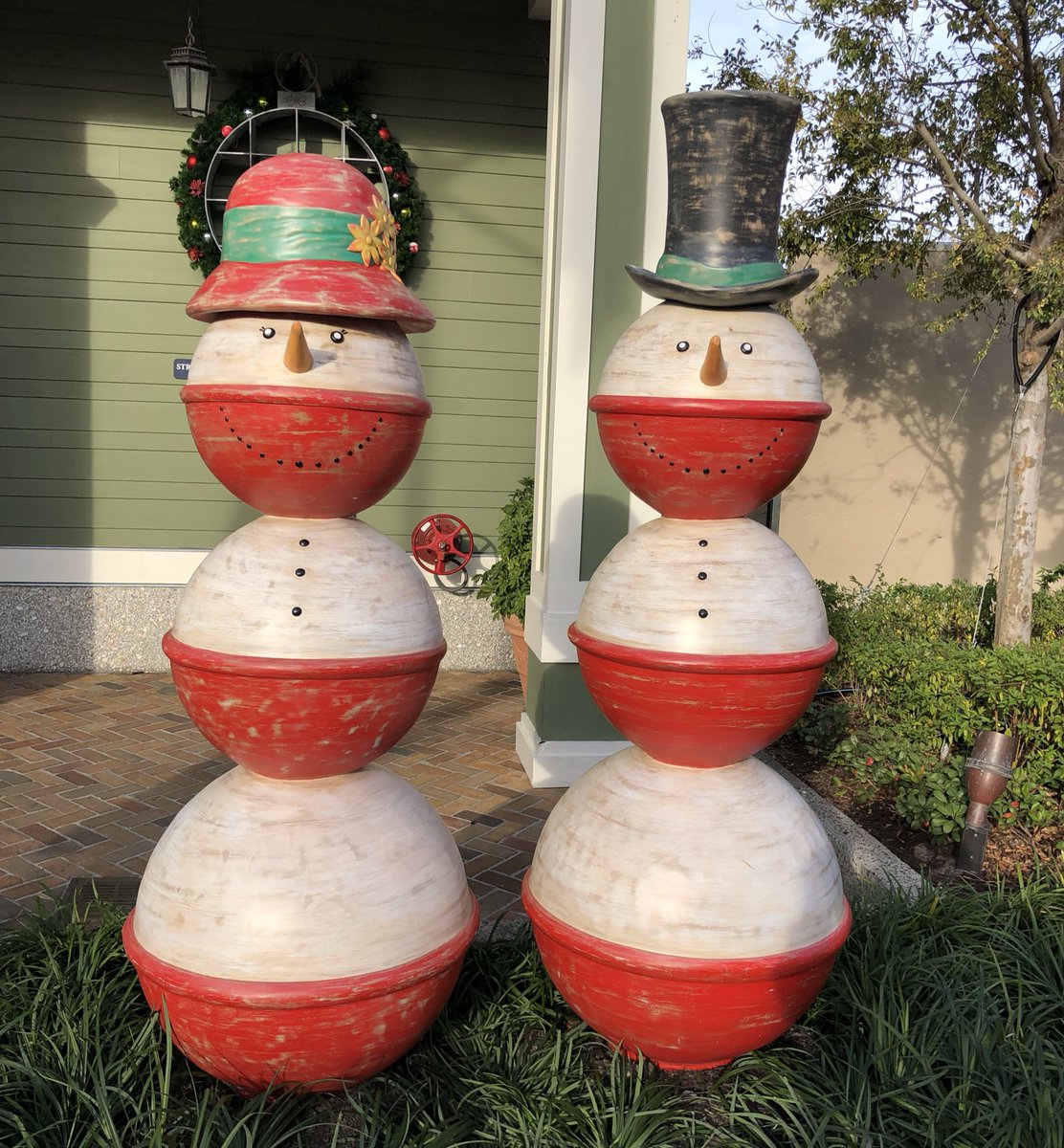 WDWNT's tweet photo. Holidays at Disney Springs https://t.co/cZ57qmcNsd