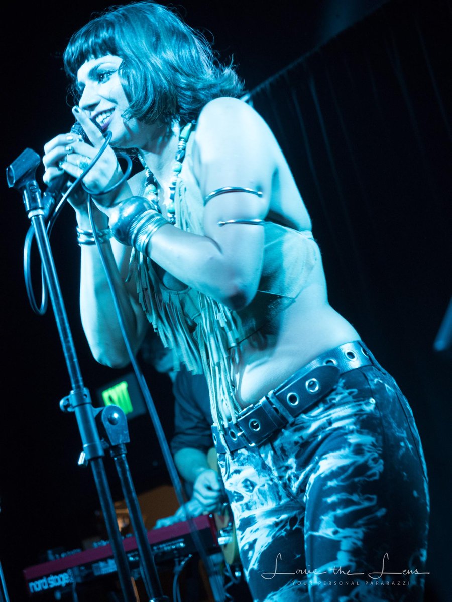 Dynamosmusic's tweet photo. #tbt Nadia onstage a few years back.. 🎙 #femalesinger #femalefrontedband #womenwhorock https://t.co/bHZb5k9r0X