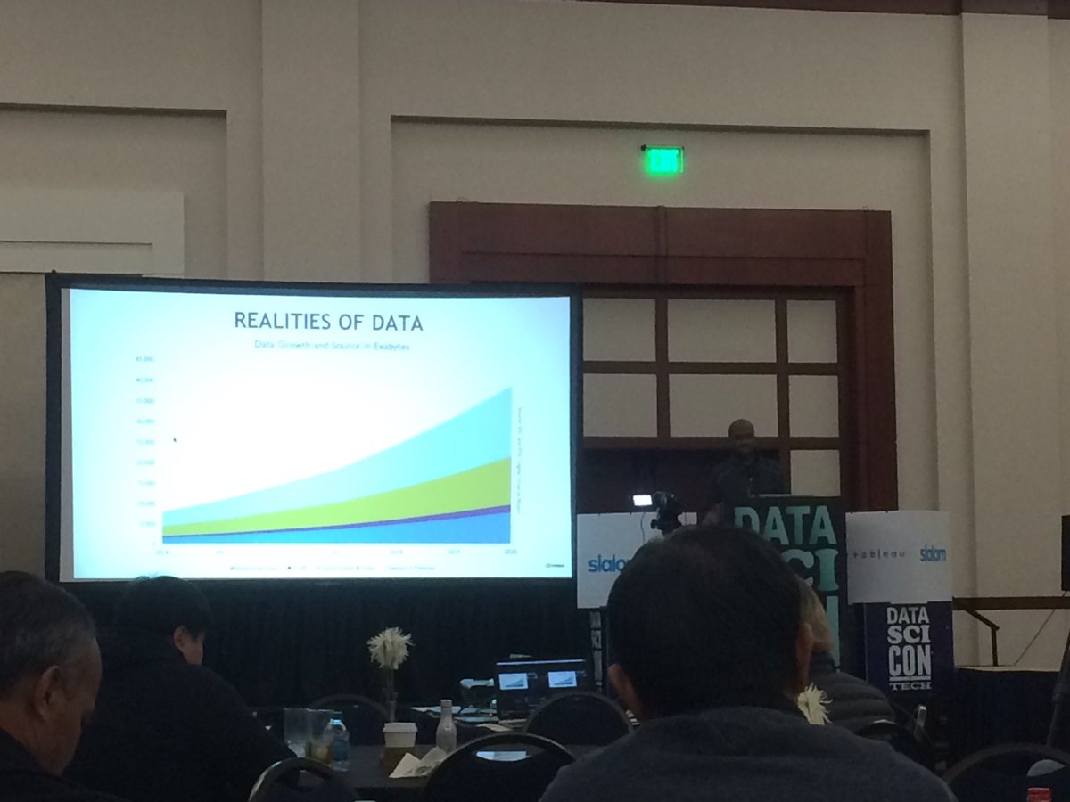ChangLeeTW's tweet photo. Super informative talk from @datametrician I'm gonna try cuDF and cuML when I hit home!! #DataSciCon https://t.co/07vmlcEJPi
