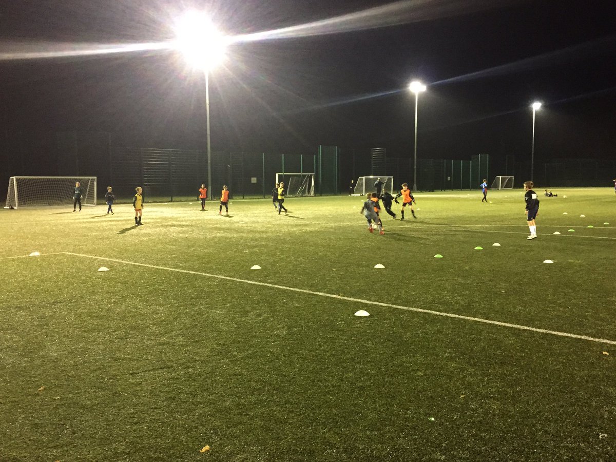 Scoulding's tweet photo. Another enjoyable night with teams from @wtfc_youth #FACoachMentor #playerengagement #developing #playerchallenges https://t.co/I1HkkYm5sh