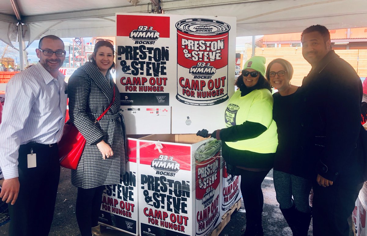 USIAffinity's tweet photo. Today, the @USIAffinity Philadelphia Office donated both human and pet food to the @PrestonSteve933 Camp out for Hunger to benefit both @Philabundance and @Philadoptables! Great job, Team! #USIGivesBack #WhyUSI #CampOutforHunger https://t.co/m0ePLMjvar
