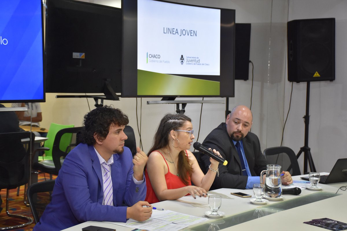 URSudoeste's tweet photo. En @URSudoeste y con un gran marco de #Jovenes de #VillaÁngela se presentó oficialmente el #ProgramaProvincial #LineaJoven.
Una fuerte apuesta que realiza @ChacoGobierno @domingopeppo @bancodelchaco #SubsecretariaDeLaJuventud para toda nuestra provincia
#ElEstadoDeTuLado https://t.co/infOjSFKTB