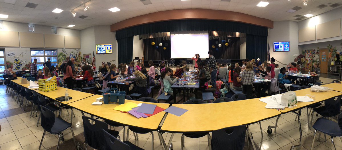 PrincipalMrG's tweet image. Girl Powered STEAM Event! Great job @fmestechrocks!! #FM21STEAM #teamfmes #webringthesting #andthesteam #girlsrule