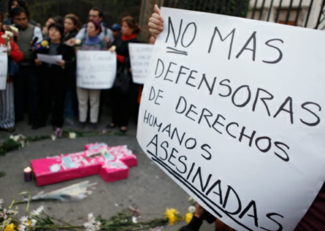 Revista_DDHH's tweet photo. Las mujeres que trabajan por la defensa de los derechos y para lograr la igualdad enfrentan desafíos únicos y cada vez mayores, impulsados por una profunda discriminación. Algunas fueron asesinadas por sus acciones valientes y otras han sido agredidas #DefendamosALasDefensoras https://t.co/RMQgrRWtGN