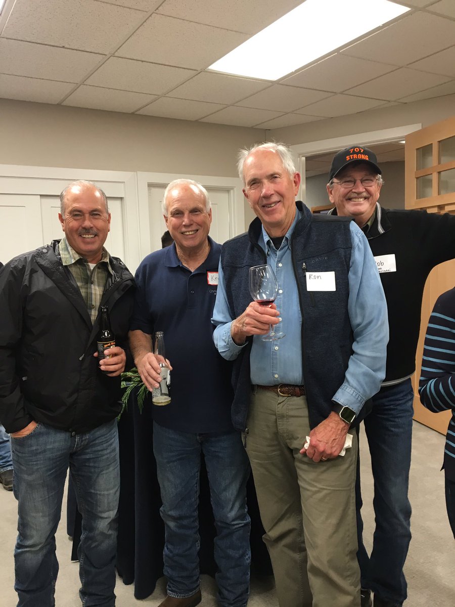 CalifBuilders's tweet photo. Our Open House Holiday Appreciation Party for our Rebuild partners last night was a great time...coming together to celebrate how far we’ve come this year. ❤️🎄 💪🏽#christopherson #rebuild #santarosa #celebration #santarosastrong https://t.co/9N8km3fRNN