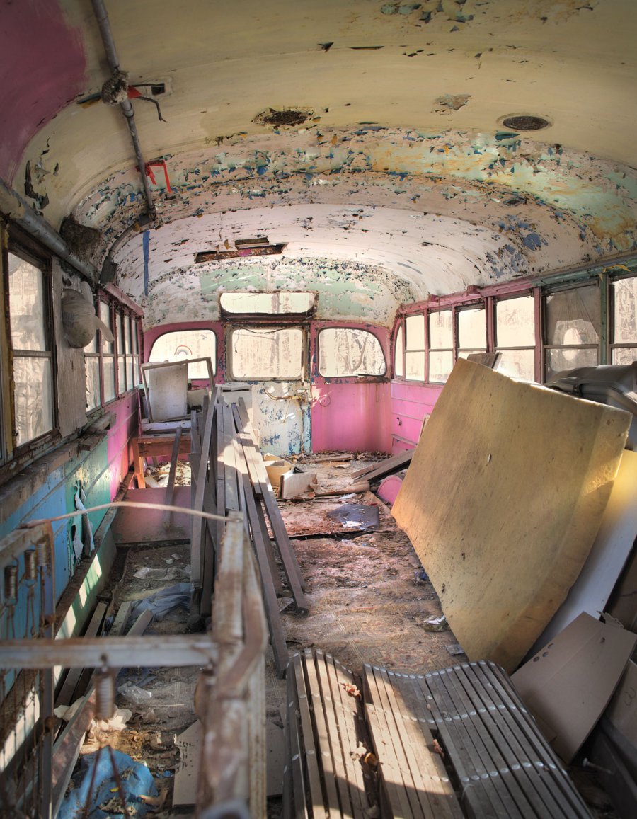 oxfordamerican's tweet image. “We don’t make it very far past the trailhead because Alan is stopping every five feet and pointing out, if not actual wild foods, then the indicators of their presence.”—From Fred Bahnson's "The Day After." Art by Mark Tucker. #Issue80 ow.ly/yVzx30mMVVU