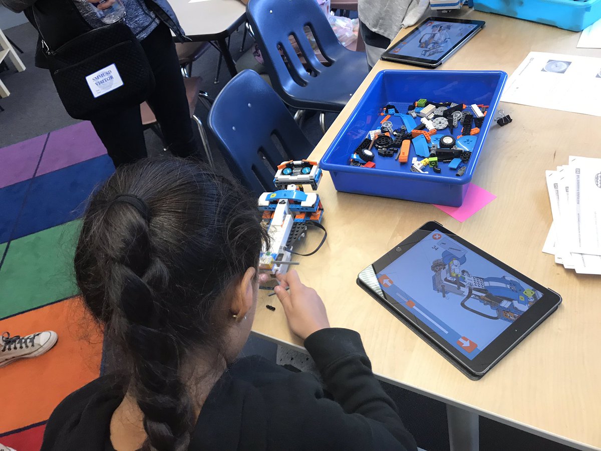 shynding's tweet photo. @SMMUSD blended learning at WRLC is awesome! Love the @learnfreckle @legoboost @Seesaw and flexible seating! So cool to see @dsdPD jump in and teach a @GoogleForEdu sheets lesson🤗 #smmblend @bebaroman @ari_gleicher https://t.co/1giNDy1IY4