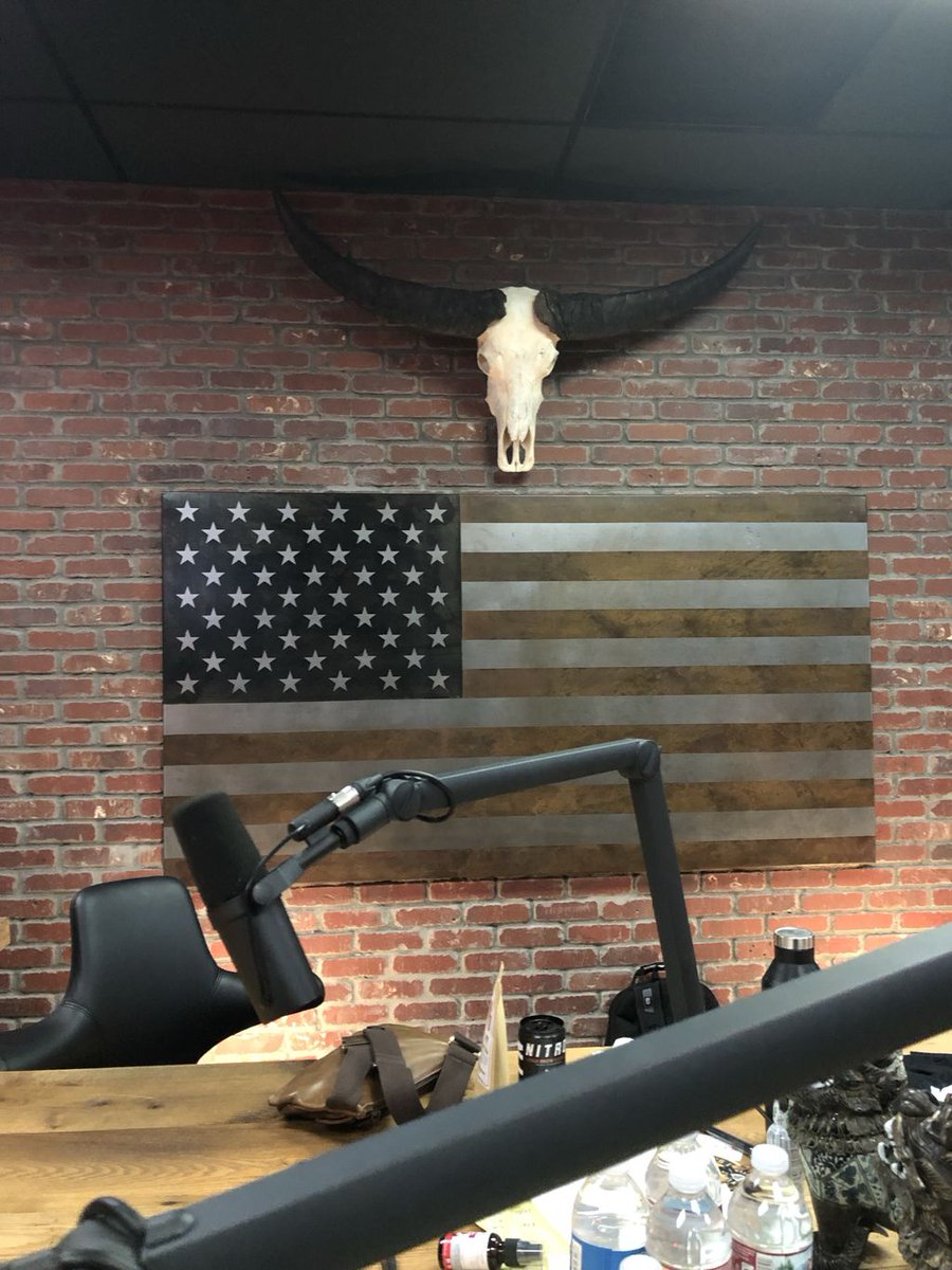 jordanbpeterson's tweet image. On with Joe Rogan in ten @joerogan