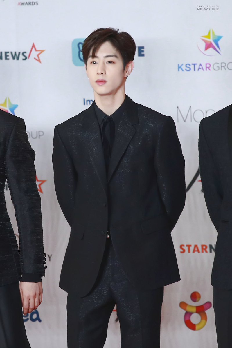 gasoline0904's tweet photo. [HQ] 181128 AAA RED CARPET
🤵🤵🤵🤵
#GOT7⁠ ⁠ #갓세븐⁠ ⁠​ #GOT7_PresentYOUandME #GOT7_Miracle #마크 #Mark #段宜恩 @mtuan93 https://t.co/V8USAAH2JM