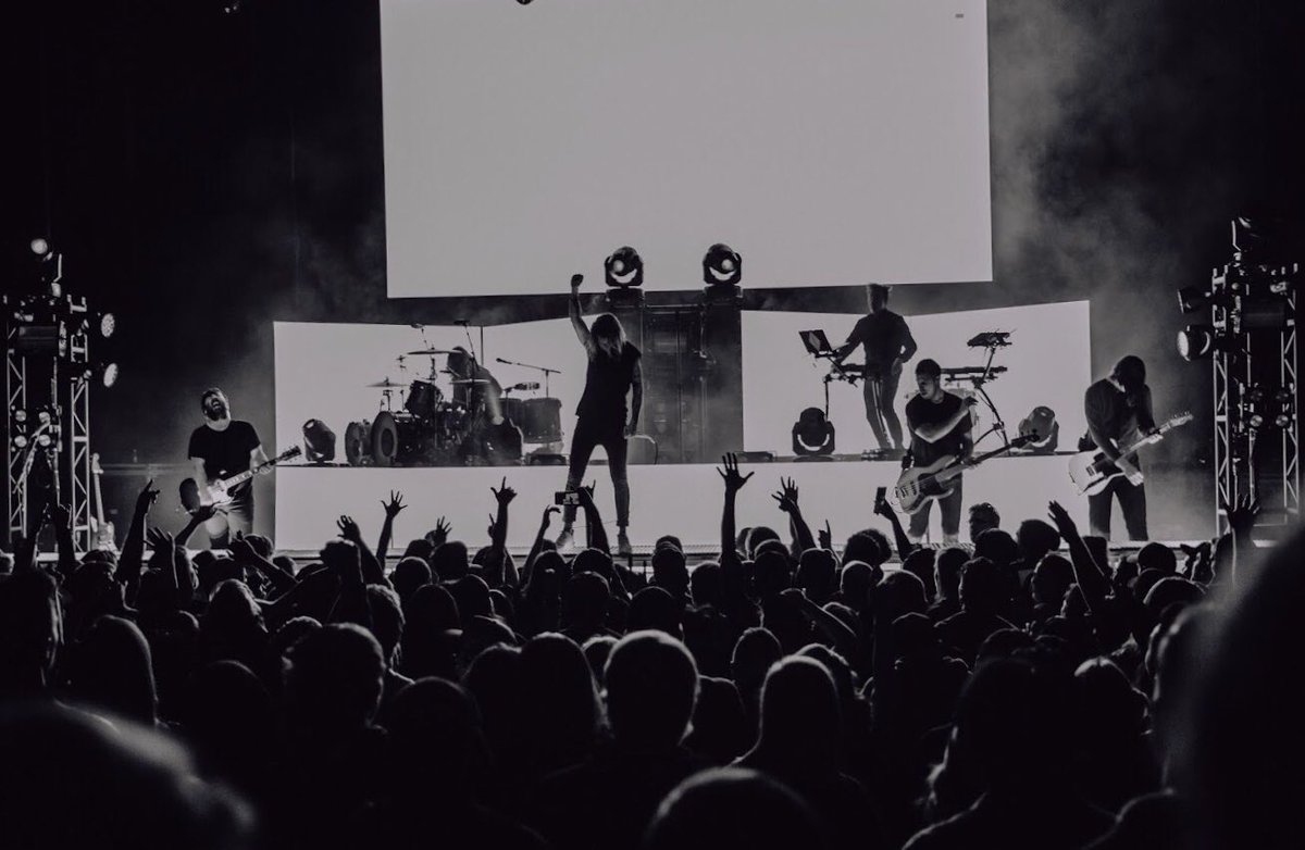 micalafernee's tweet photo. Underoath • Kansas City https://t.co/mYHqmSmrWU