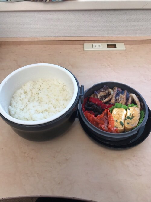 sim_y1109's tweet photo. 今日はお昼ご飯作ってきた♪ https://t.co/zvfiXUP4xg