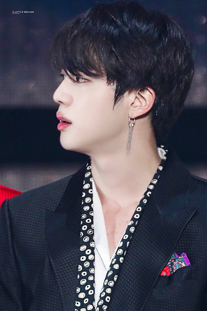 ALittleBraver92's tweet photo. 181128 AAA HD #Epiphany #Jin #진 #석진 #김석진 #방탄소년단 @BTS_twt https://t.co/CUFvkEy4JU