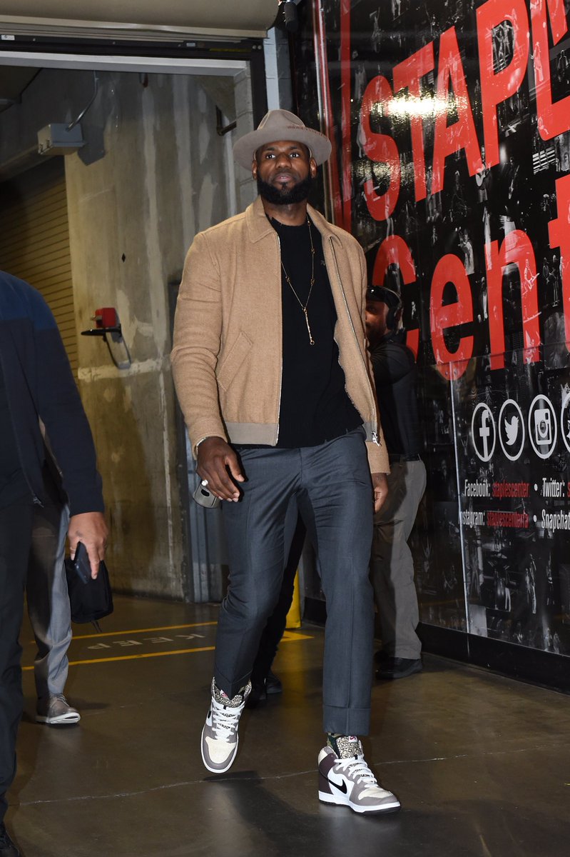 KingJames wearing the Nike Dunk 