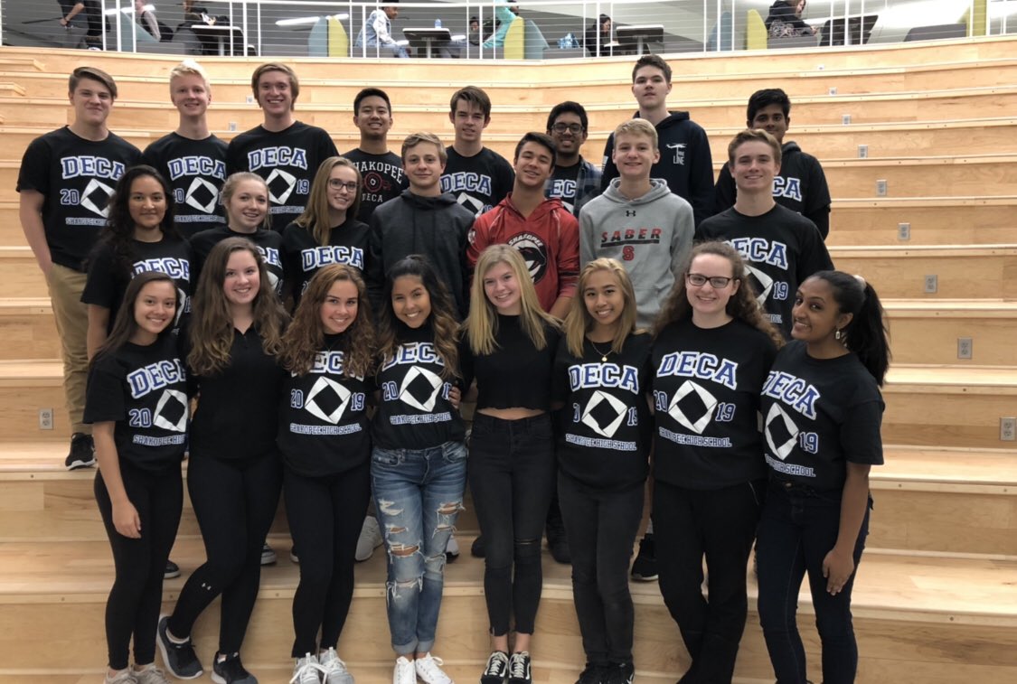 Day 29 of #decamonth 
Here are some photos of our DECA chapter 🔷