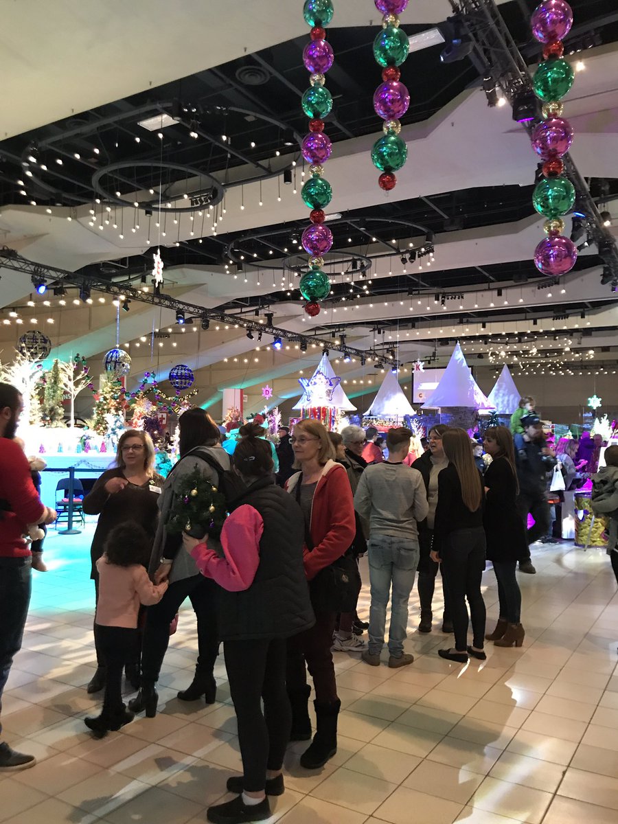 joslynhild's tweet photo. The 2018 Festival of Trees is in full swing! More than 5000 trees are decorated for this annual holiday event that is on until Sunday. #yegfot https://t.co/pbncZNVNHa
