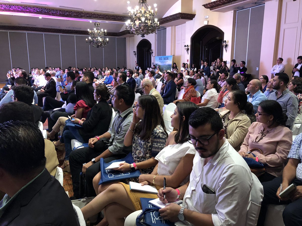 ccithn's tweet photo. Desde Silicon Valley en una conferencia magistral nos acompaña Cristina Bahaia, Strategic Account Manager de Google quien habla sobre el tema “Crece con Google para Pymes y emprendedores”.
#7moEncuentroEmpresarial #StateOfDigitalPYME #StateOfDigitalHN https://t.co/q7r6l3TjIT