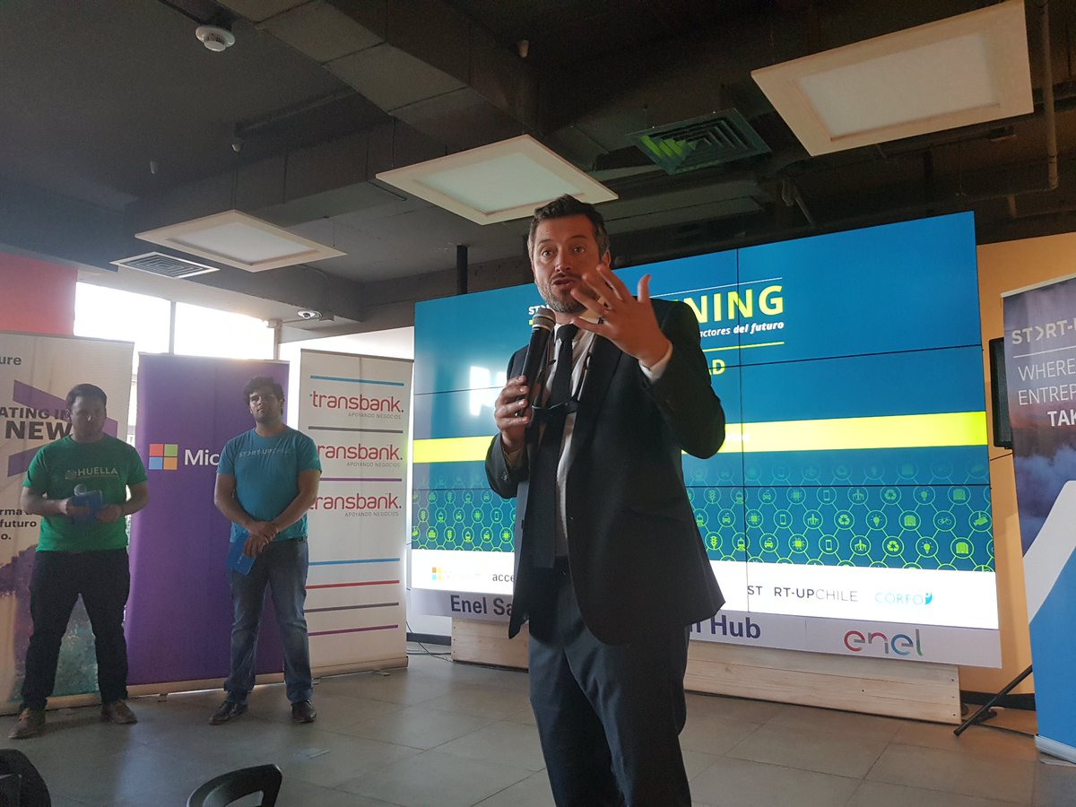karentumani's tweet image. &quot;Nuestra economía necesita de la fuerza emprendedora.El #emprendimiento  es el motor de desarrollo clave para Chile&quot; @sebastiansichel en #TechEvening con startups sustentables @Corfo