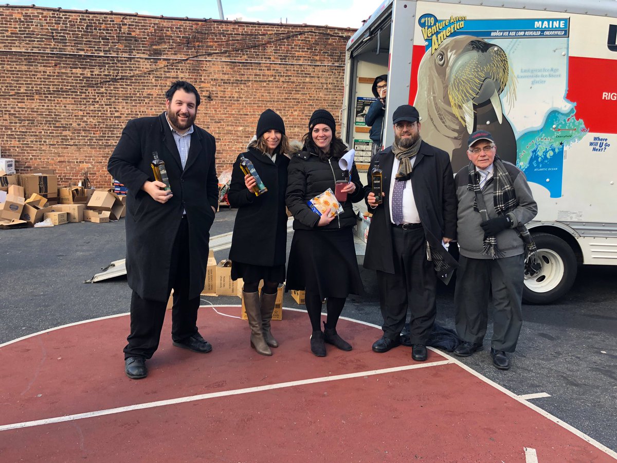 NYCGreenfield's tweet photo. Our @MetCouncil kosher food warehouse is full of potatoes &amp; onions &amp; oil so that those in need can make latkes for Chanukah! First of many Chanukah deliveries happening now @COJOFlatbush! https://t.co/ayxsnSh8z6