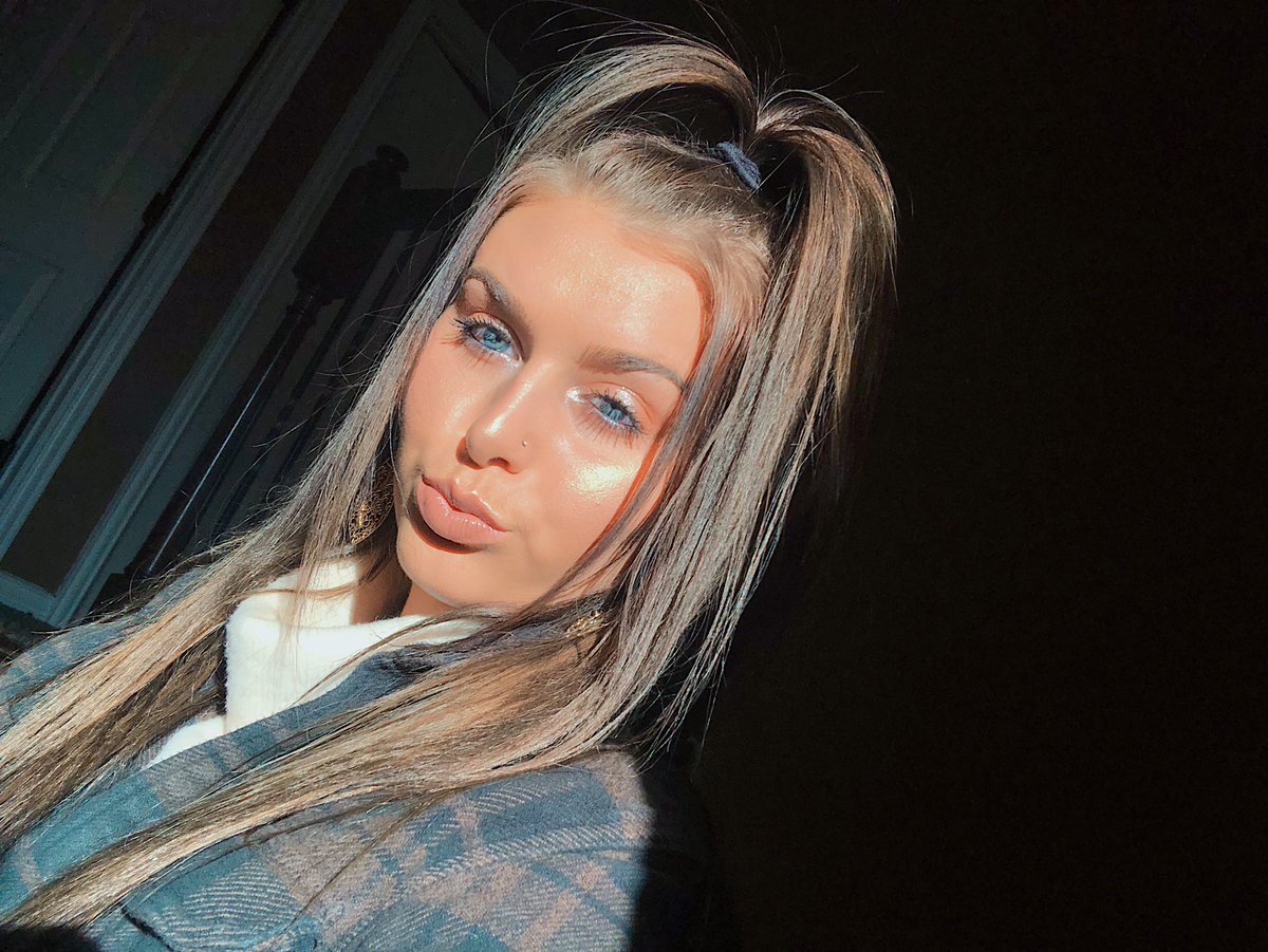 olivia_stewart8's tweet photo. favorite szn🍂 https://t.co/whEsnMb3Au