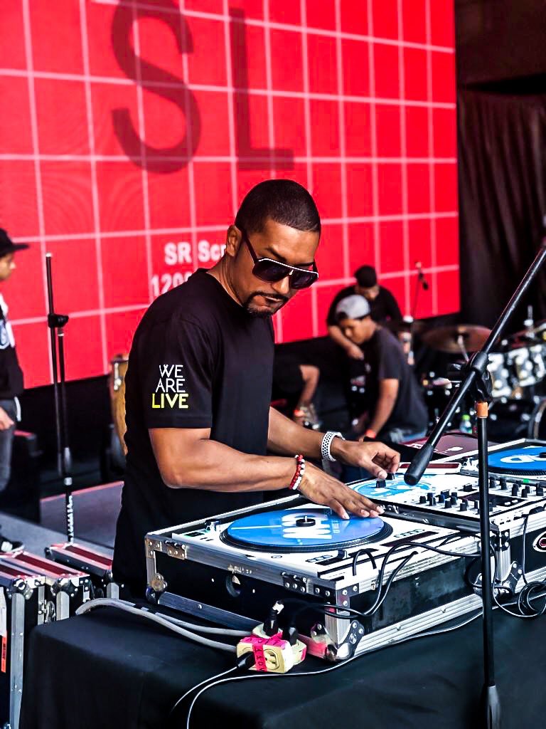 deejaymad's tweet photo. Ensayos, we ready. #estadionacional #limaperu #djmad #goldentour #koolweirdos #romeosantos https://t.co/XgHaSOOzyu