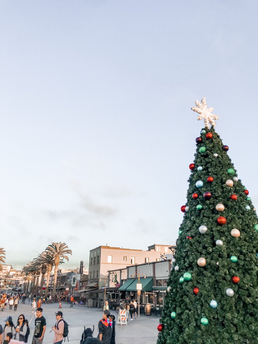 Who's ready for the TREE LIGHTING?! RT if you'll be going! bit.ly/2BGHFSD