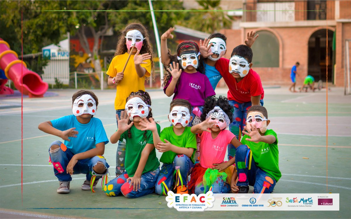 MasculturalC's tweet photo. Entre máscaras, cantos, arte y cultura la #FiestaDelParque se llena de Folclor 🥁👦🏽👧🏻🎵🎶que bonito ver cómo a través de los talleres #EFAC los niños y niñas tienen un espacio para el sano desarrollo de su talento en el arte y la cultura. 🤡💙💛❤️ https://t.co/q3CDO7lIFL