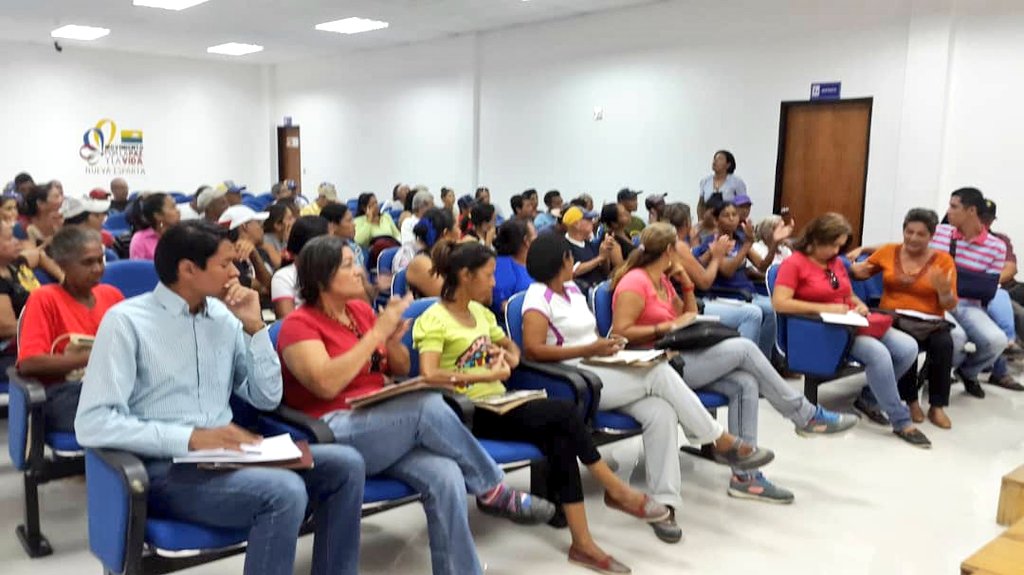 #26Noviembre Reunión Política #PazyVidaNE #SomosPazyVida <a href="/mimouvargas/">Alexander Vargas</a>  <a href="/DanteRivasQ/">Dante Rivas</a> @Evelyn_guillen <a href="/DPresidencia/">Despacho Presidencia</a> <a href="/DPazyVida/">Despacho Paz y Vida</a> @FunMovPazyVida <a href="/NicolasMaduro/">Nicolás Maduro</a> <a href="/AsuntosDPaz/">Asuntos para la Paz</a> <a href="/dcabellor/">Diosdado Cabello R</a> <a href="/Juniorgpsuv/">Junior Gómez</a> <a href="/MPV_NVAESPARTA/">Paz y Vida Nueva Esparta</a> <a href="/Fundamimouv/">Fundación Alexander Mimou Vargas</a>