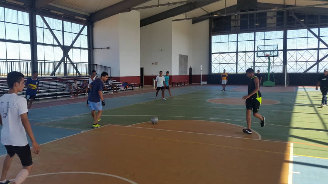 #26Noviembre Clínica de Fútbol Sala #PazyVidaNE #SomosPazyVida <a href="/mimouvargas/">Alexander Vargas</a>  <a href="/DanteRivasQ/">Dante Rivas</a> @Evelyn_guillen <a href="/DPresidencia/">Despacho Presidencia</a> <a href="/DPazyVida/">Despacho Paz y Vida</a> @FunMovPazyVida <a href="/NicolasMaduro/">Nicolás Maduro</a> <a href="/AsuntosDPaz/">Asuntos para la Paz</a> <a href="/dcabellor/">Diosdado Cabello R</a> <a href="/Juniorgpsuv/">Junior Gómez</a>  <a href="/MPV_NVAESPARTA/">Paz y Vida Nueva Esparta</a>