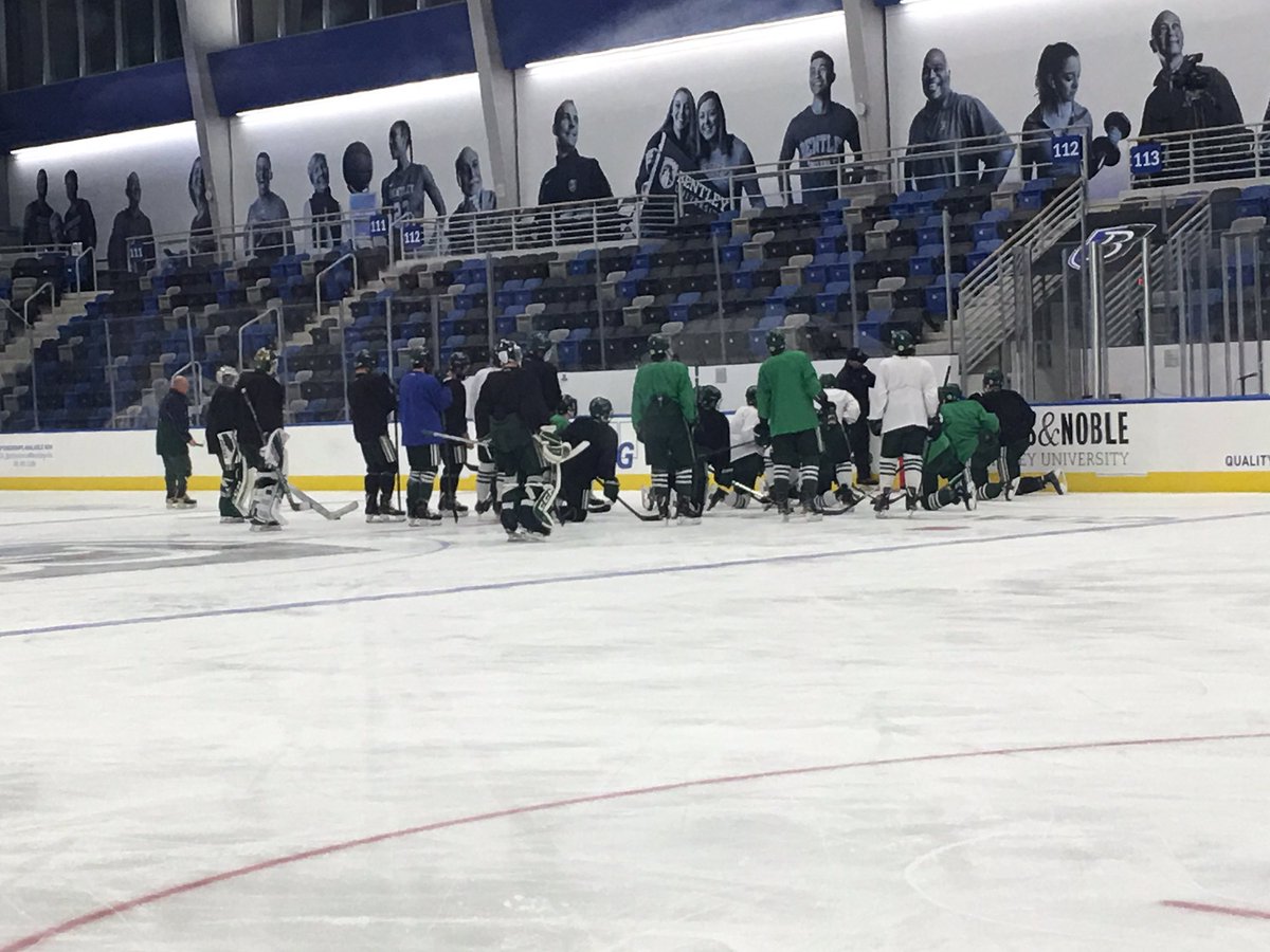HurstMHockey's tweet photo. Have to wake up those road trip legs ✌️ #grind #latepractice https://t.co/Le6yE1hcUD