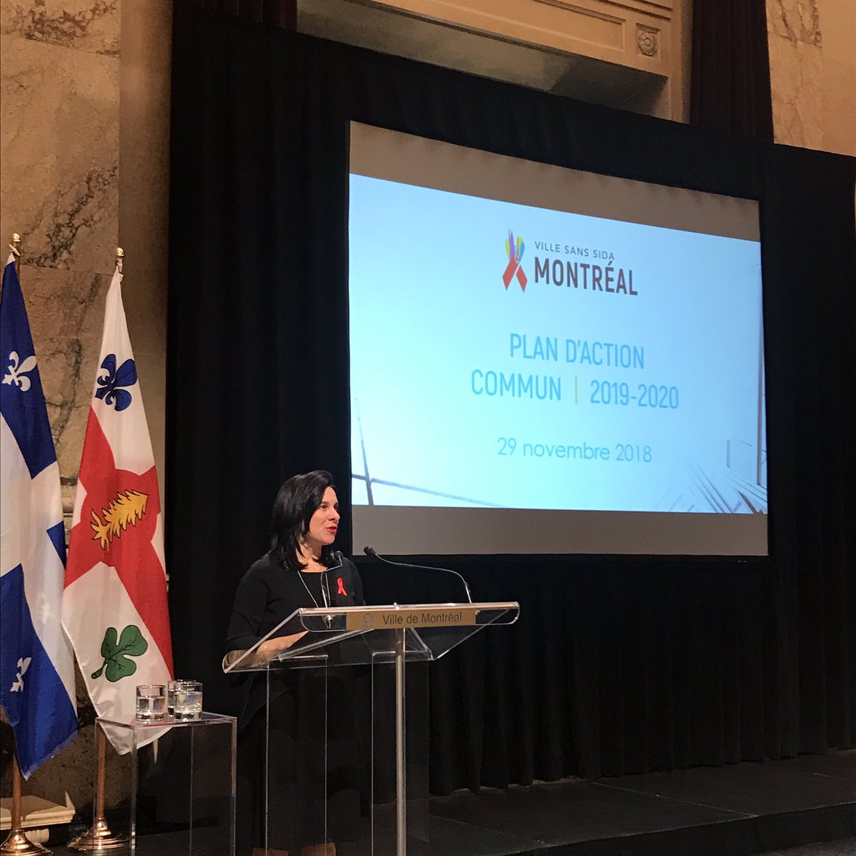 Ce soir, on souligne le 1er anniversaire de la signature de la Déclaration de Paris par la <a href="/MTL_Ville/">Ville de Montréal</a> d’une belle façon, en dévoilant le Plan d’action commun #Montréal sans #sida 2019-2020: montrealsanssida.ca #polmtl