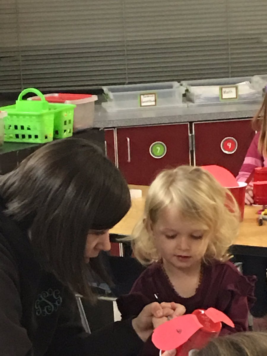 sheilablue7's tweet photo. What a fantastic Literacy Night! @VLES_MCS https://t.co/KcvMUTfWIK