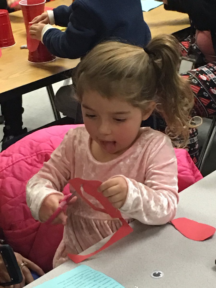 sheilablue7's tweet photo. What a fantastic Literacy Night! @VLES_MCS https://t.co/KcvMUTfWIK