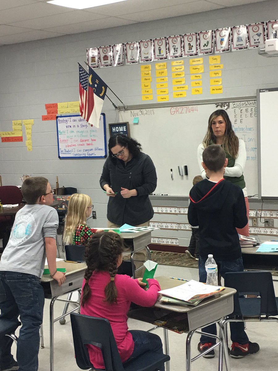 sheilablue7's tweet photo. What a fantastic Literacy Night! @VLES_MCS https://t.co/KcvMUTfWIK