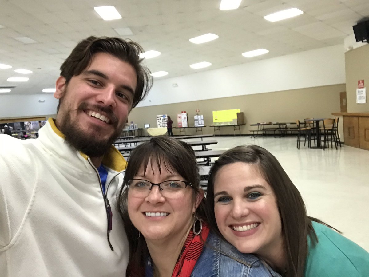 brit_lynn_1217's tweet image. Come see 7th grade math @whatsnewatrjh Academic Expo! #RobinsonISD #academicexpo #middleschoolmath #teacherlife