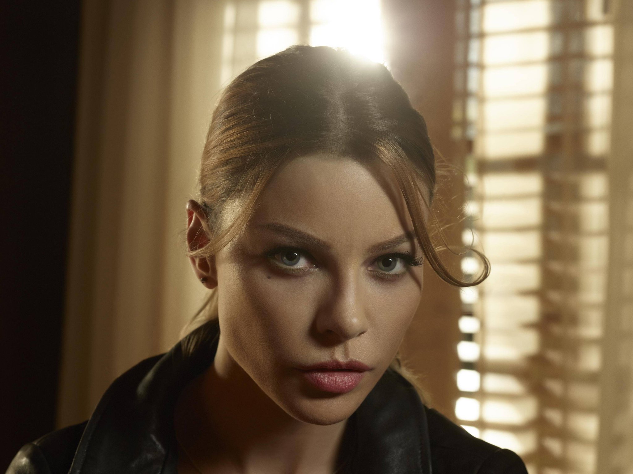Happy birthday to gorgeous actress Lauren German. One of the stars of TV show Lucifer, returning in 2019. 