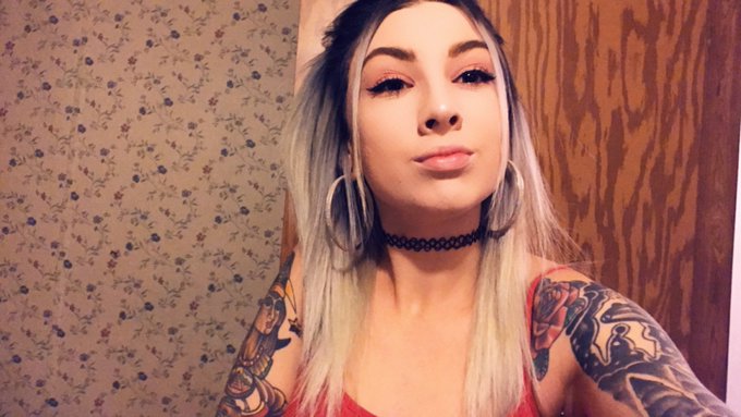 Dumb bitch x2 https://t.co/v77XXmCGRw