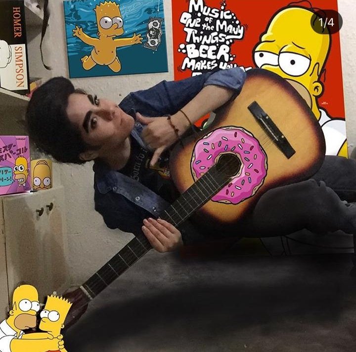 ¡Muchas felicidades Eli! Tu eres la ganadora de la primera chamarra diseñada por Mych. ¿A poco no es igualita? #LaylStyle. ¡Gracias a todas por su esfuerzo y creatividad! Sigan pendientes porque quedan ✌🏻chamarras más.