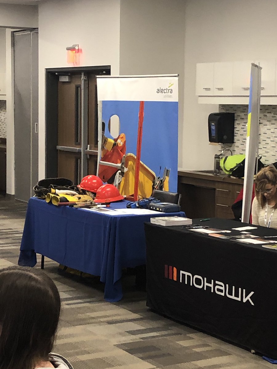 The Skills Powered by Women <a href="/HamiltonOyap/">HAMILTON OYAP</a> dinner is happening now! A great opportunity to learn more about skilled trades <a href="/HWDSB/">HWDSB</a>