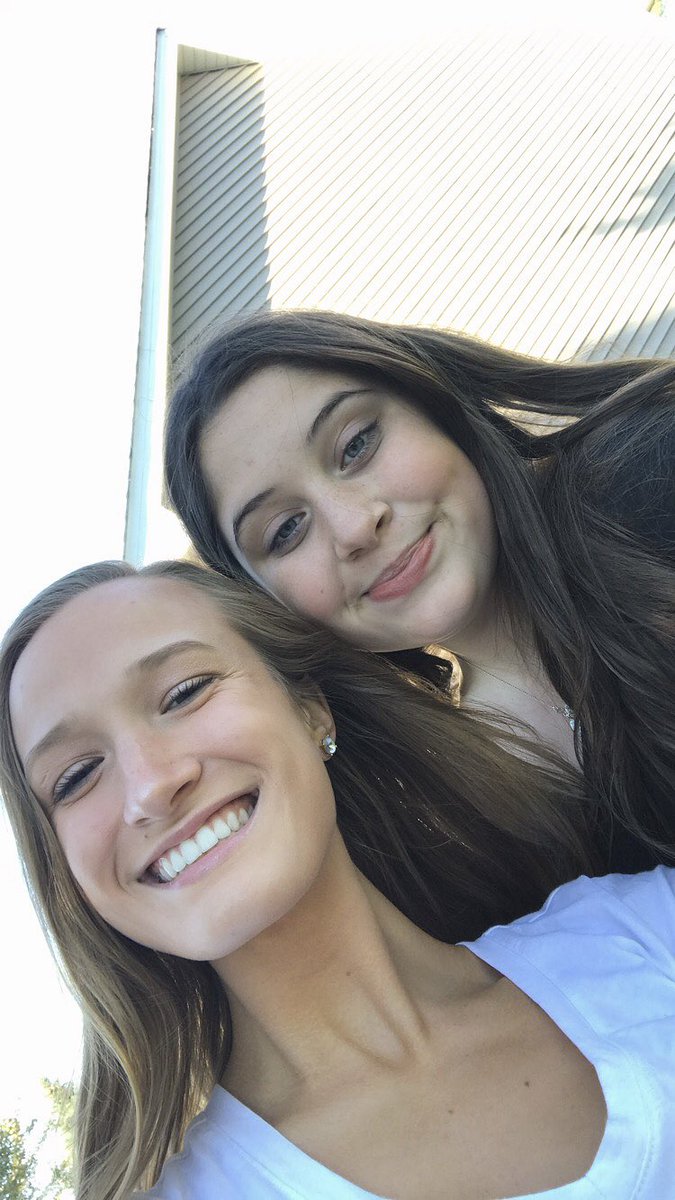 Ellie Blascziek tweet media